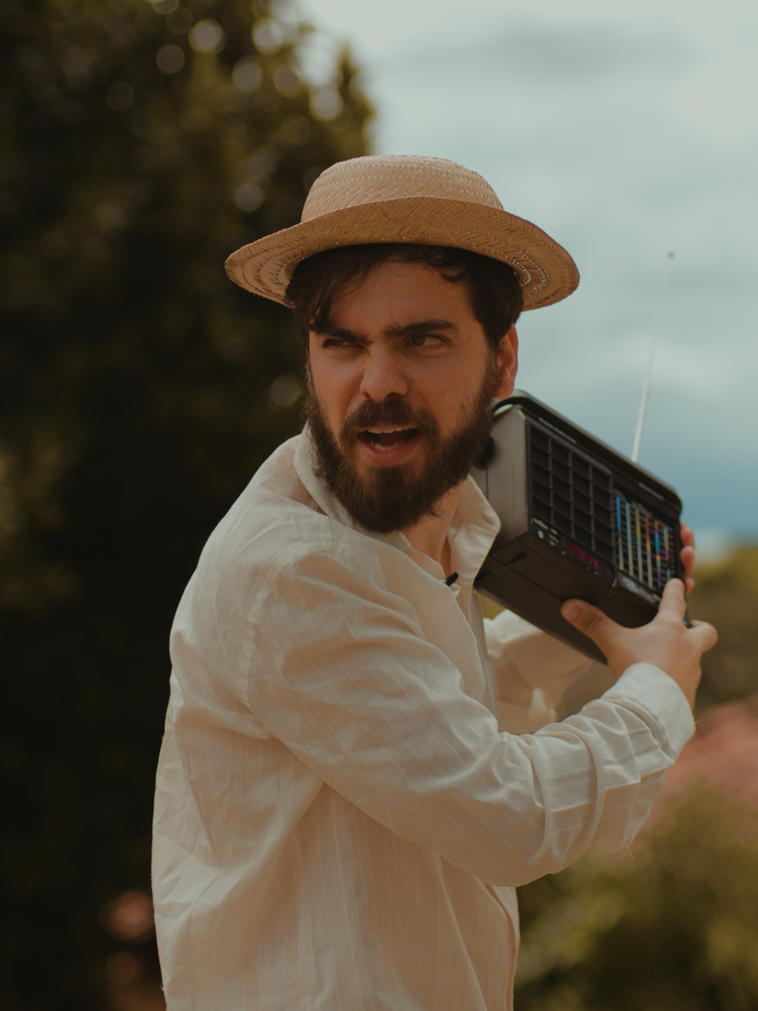 Êta que a Julifest 2025 tá ficando cada vez melhor, sô! 🎉 De 10 a 13 de julho, Itabirito vai ferver com muito forró, sertanejo, pop rock, pagode e mais! E olha só quem tá chegando pra animar a festa: Xand Avião vai marcar presença no arraiá! 🎶 Vai ser daquele jeito que a gente gosta: muita música boa, comida típica e alegria pra dar e vender! Anota na agenda e se prepara, porque essa festa promete! #julifest #julifestitabirito #itabirito #prefeituradeitabirito #xandavião #vemproarraiá