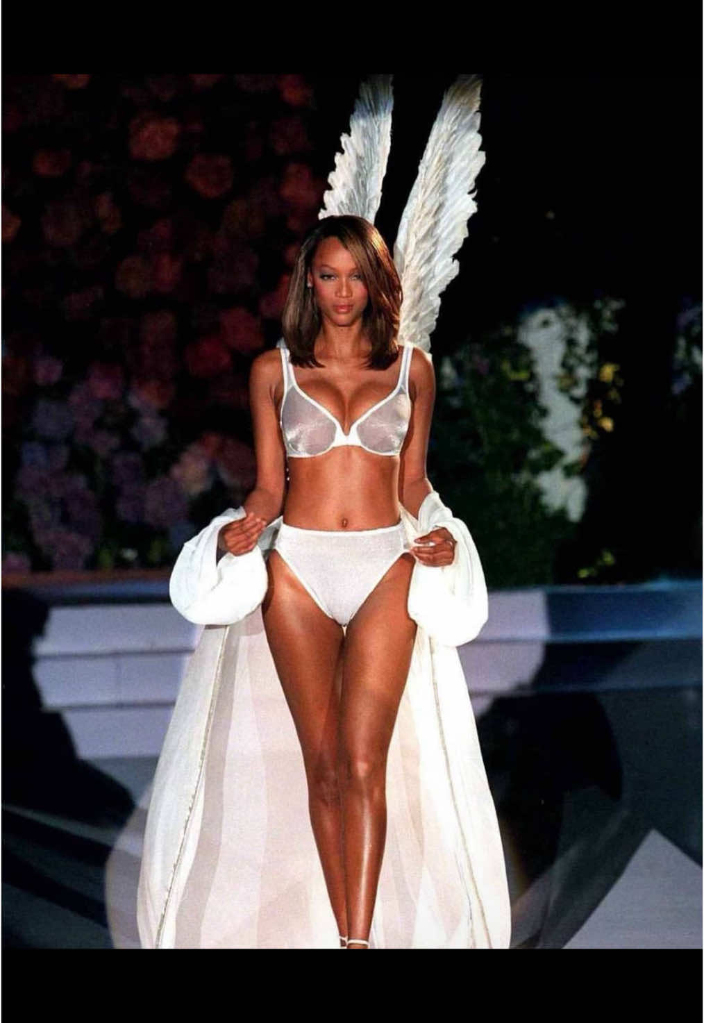 Some runway looks from the beautiful #tyrabanks #tyra #Runway #runwayfashion #runwaywalk #runwaymodel #runwayshow #model #modeling #SuperModel #90s #90sfashion #90saesthetic #2000s #2000sfashion #victoriassecretfashionshow #victoriassecretangel #WomenOfTikTok #fierce 