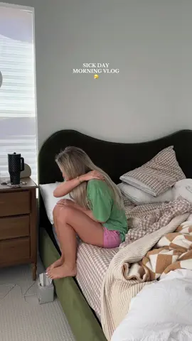 waking up with a cold is the worst 🥲 (good news is i can read fearless 👀) #morningroutine #morningvlog #sickday #sickdayroutine #Vlog 