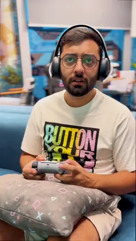 Fala sério, quem nunca passou por uma dessas, né? 😅🎮 Todo gamer de verdade merece um óculos à altura, então vem garantir o seu da coleção Playtation! #Playstation​ #PS5​ #Gamer​ #VideoGames​ #Games​ #ChilliBeans #ColeçãoPlaystation #MemoryCard 