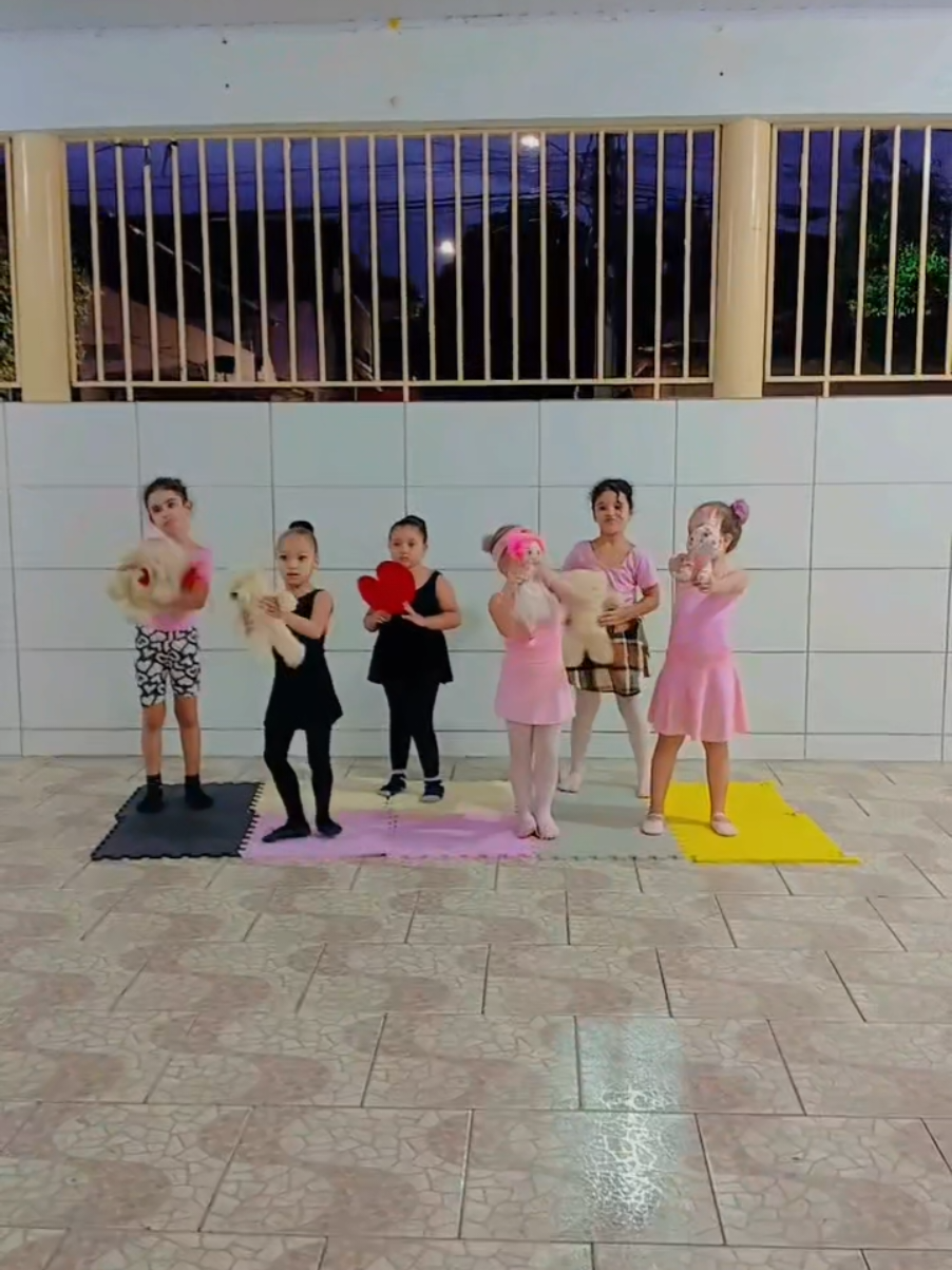 coreografia:A Bailarina  #fyyyyyyyyyyyyyyyy #VIRAL #foryoupage #FORYOU #fyy #fyyyyyyyyyyyyyyyyyyy #coreografía #criatividade #babyclass #fyyy #foryou #bailarina #balé #ballet #dança #dance 