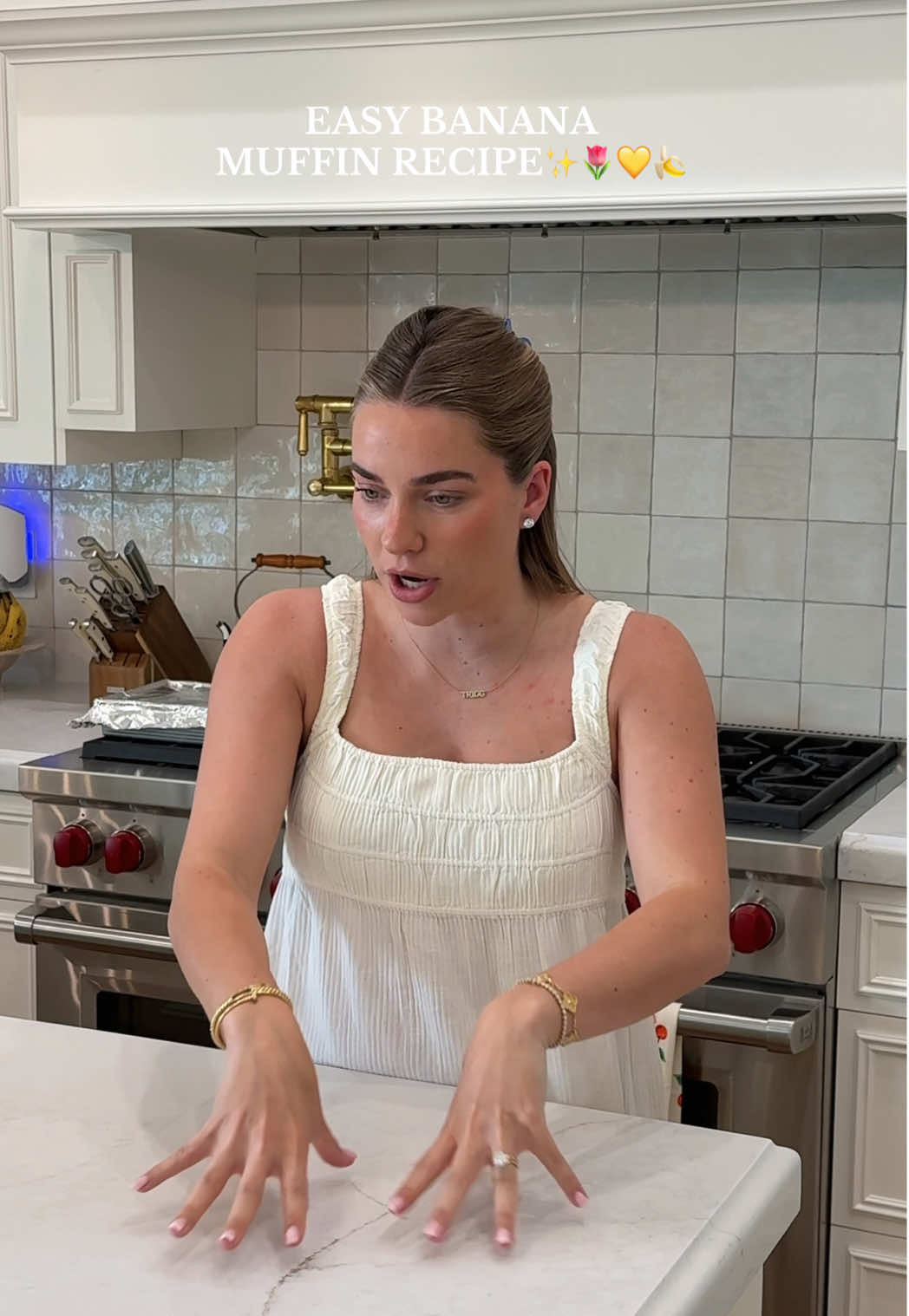 SO EASY AND SO GOOD I HAVE EATEN THESE SINCE I WAS A KID👏🏻👏🏻👏🏻👏🏻 #bananabread #bananamuffins #EasyRecipe #bakingwithemilie #baking #MomsofTikTok #youngmom #newborn #Lifestyle #spring #BakeWithMe #family #fyp #viral #trending 