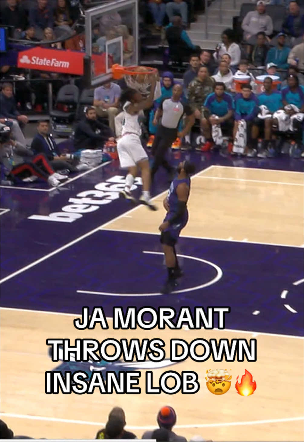 JA MORANT THROWS IT DOWN 😤🔥 #jamorant #grizzlies #NBA #hoops #dunk 