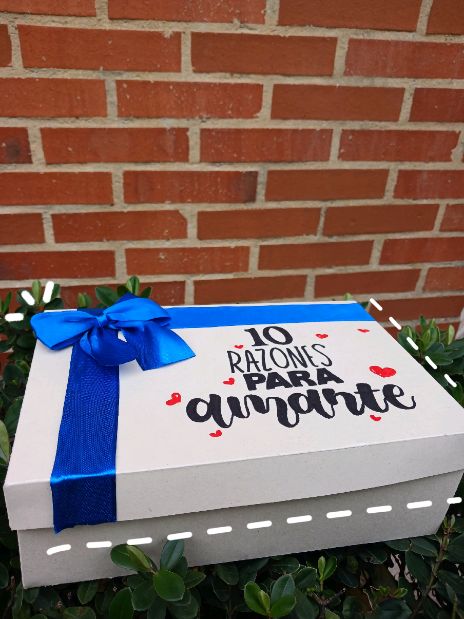 Caja 10 Razones Para Amarte 💙 Envios Nacionales 🇨🇴🤩 . . #detalles #sorpresa #aniversario #2años #10razonesparaamarte #cajasorpresa #martinelias #amor #detallesorpresa 