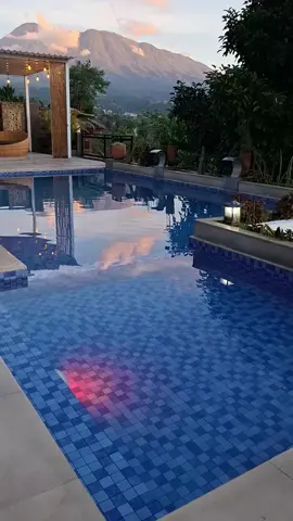 alam asri yang indah dengan view gunung gede pangrango⛰️☘️😍 ada yang tau ini di mana? yu silahkan kepoin instagram:royalfamilyvilla  lokasinya di jln cidokom tanjakan samendul Rt 02/010 kopo cisarua puncak bogor #sewavilla #sewavillapuncak #villapuncak #villapuncakbogor #cisarua #cisaruapuncakbogor #wisata #vibess #liburanseru #liburancheck #liburanmurah #penginapan #penginapanmurah 