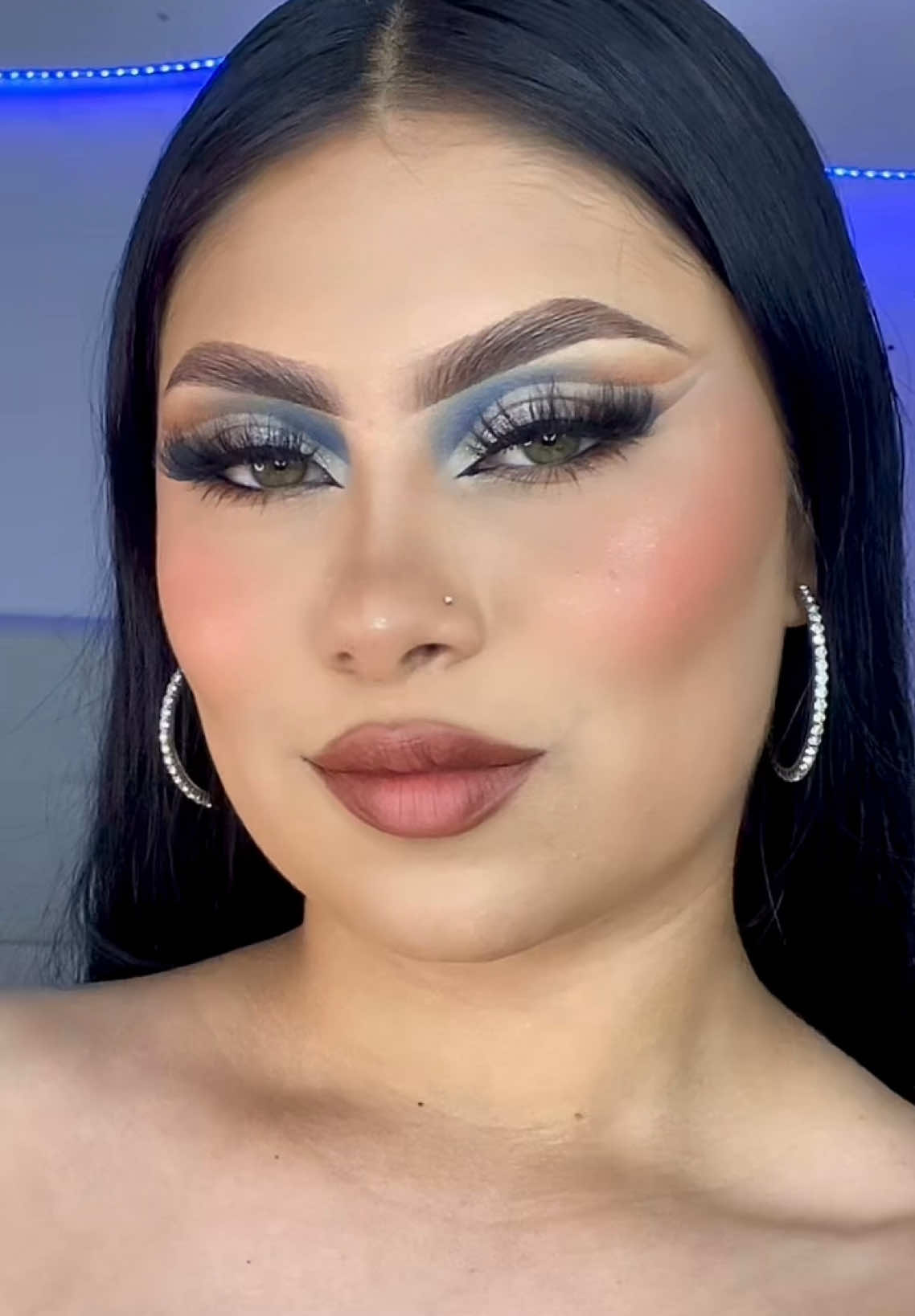 Insta: danielaramirezp27 💙🤎 #makeup #maquillaje #viralmakeup #tutorials #maquillajeviral #tutorialmakeup #maquillajedeojos #viralvideos #viralditiktok #paratii #makeupazul #azul 
