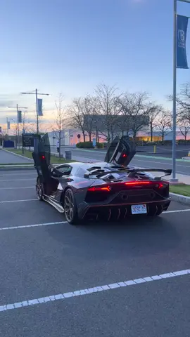 Gintani SVJ starts up at sunset 🌅🔥 #Lamborghini #SVJ V12 cold start with the sky turning gold—absolute perfection. Gintani’s setup takes it to another level. Who else loves a proper sunset send-off? #Supercars #CarCulture #ExoticCars #V12 #CarSpotting #LuxuryCars #PerformanceCars #Automotive