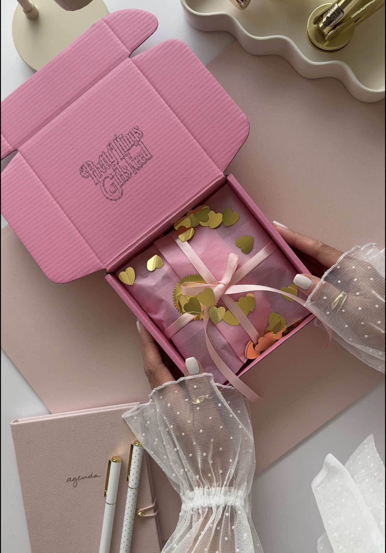 Let's pack along with a set of cute keychains✨ #asmr #asmrsounds #bagcharm #keychain #PrettyThings #smallbusinessowner #AestheticUnboxing #packingorders #ASMRpacking #KeychainLover #girlygiftideas  