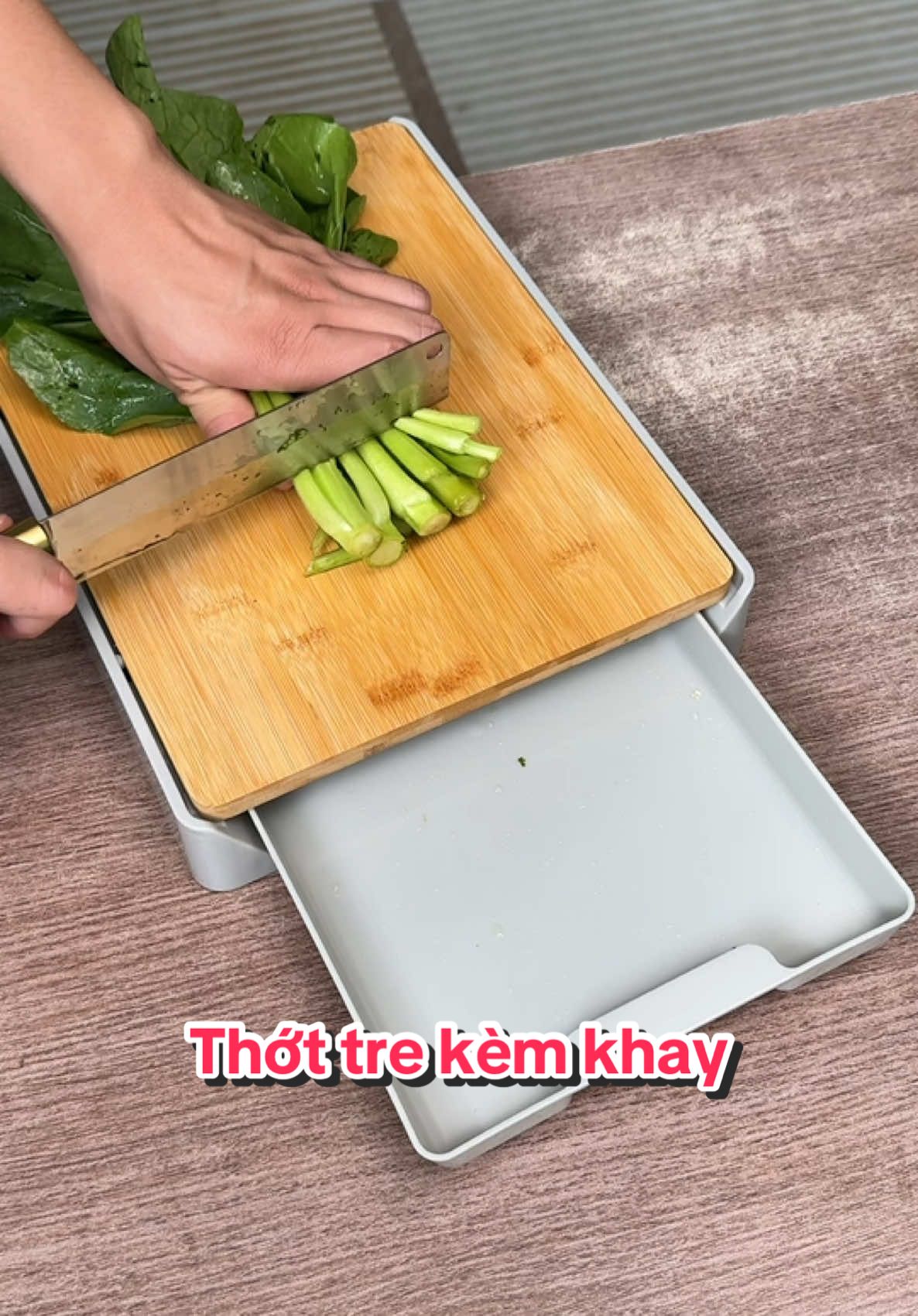 Thớt tre kèm khay cực kỳ tiện lợi cho việc sơ chế thực phẩm #cookroof #thotkemkhay #datnhacua 