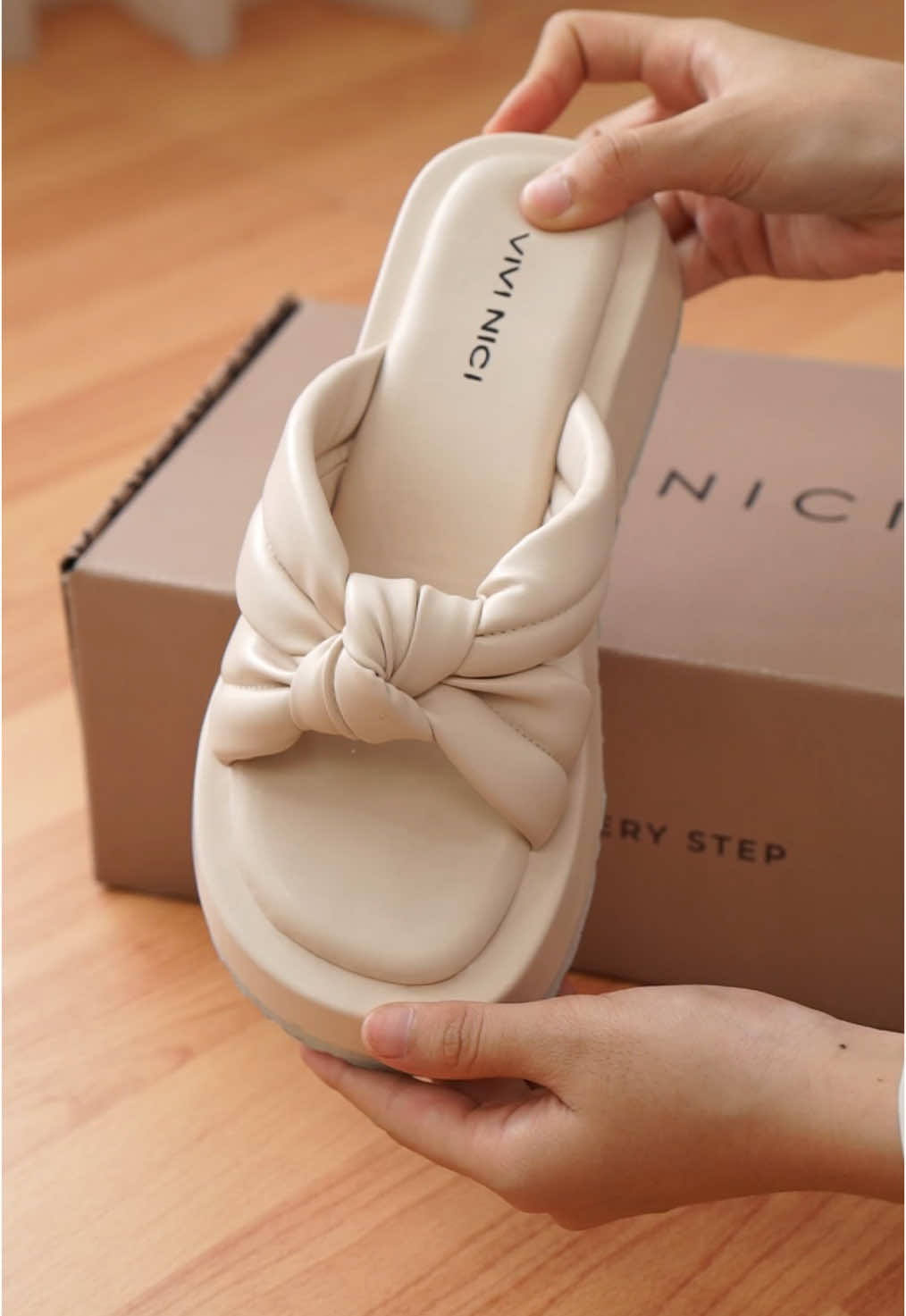 Join our live streaming now! #VIVINICI #vivinicicollection 
