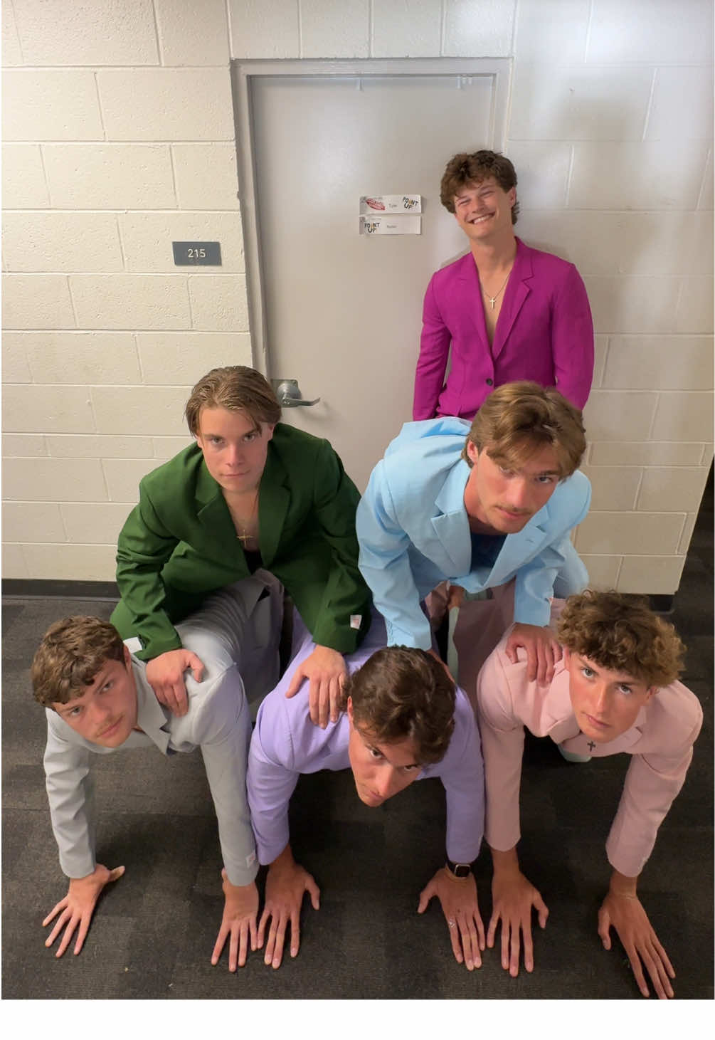 I really did want him to win…😏 #humanpyramid 