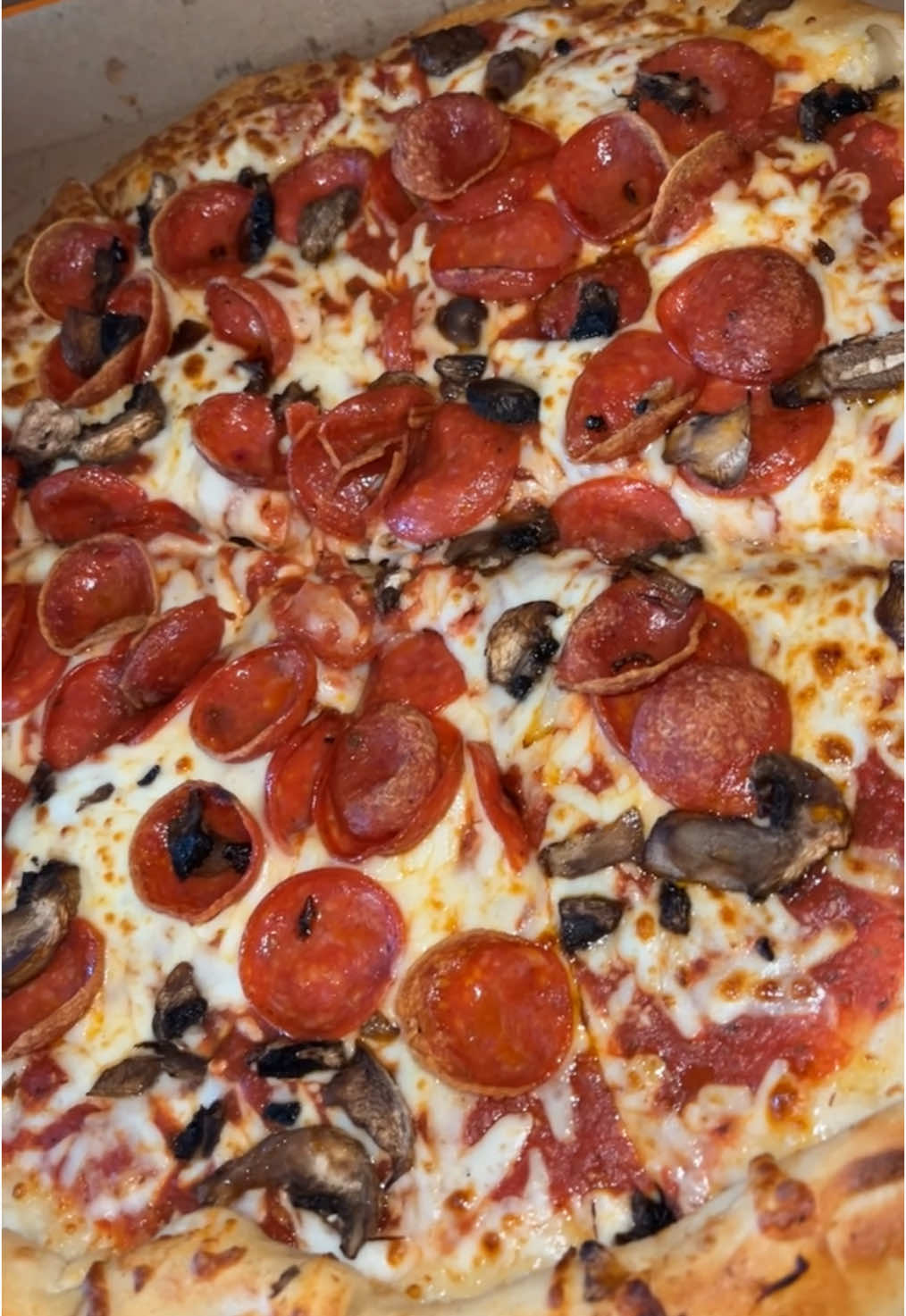 #pizza #mushrooms #pepperoni #littleceasers #paratiiiiiiiiiiiiiiiiiiiiiiiiiiiiiii #fy #fyp #foryoupage #paratii #foryourpage 