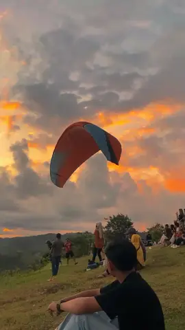 sunset  #paralayangmodangan #senja #sunset #malang #fyp #viral 