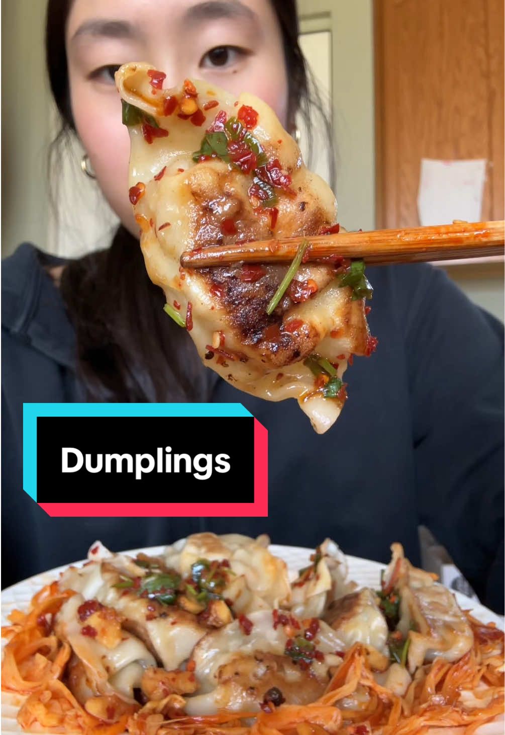 Dumplings and Spicy Enoki Mushroom  The mushroom look weird because I got it from like a premade packaged snack thingy so yeah.. it’s really good though 💯💯 ANYWAYS THIS WAS SO SO SO GOOD LIKE REALLY OMG (chicken dumplings) #mukbang #asmr #dumplings #dumpling #enokimushroom #enoki #spicysauce #soysauce #chicken #vegetable #fyp #fypシ #mukbangfoodasmr #mukbangeatingshow #food #Foodie #mukbangasmr #mukbangs #chinese #chinesefood #dumplingsmukbang #spicydumplings #chickendumplings #soupdumplings #chinesemukbang #yum 