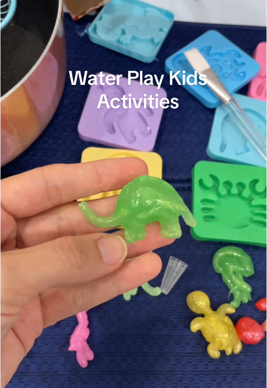 Hours of fun for toddlers and kids water play kit make your own squishy animals magic water toy molds #kidsactivites #waterplay #toddlerwateractivity #kidssensoryactivity 