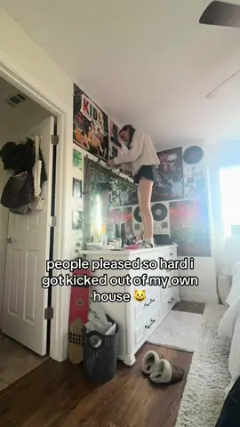 is this an original experience? or did anyone else's parents silently prepare for their emancipation #independentwoman 