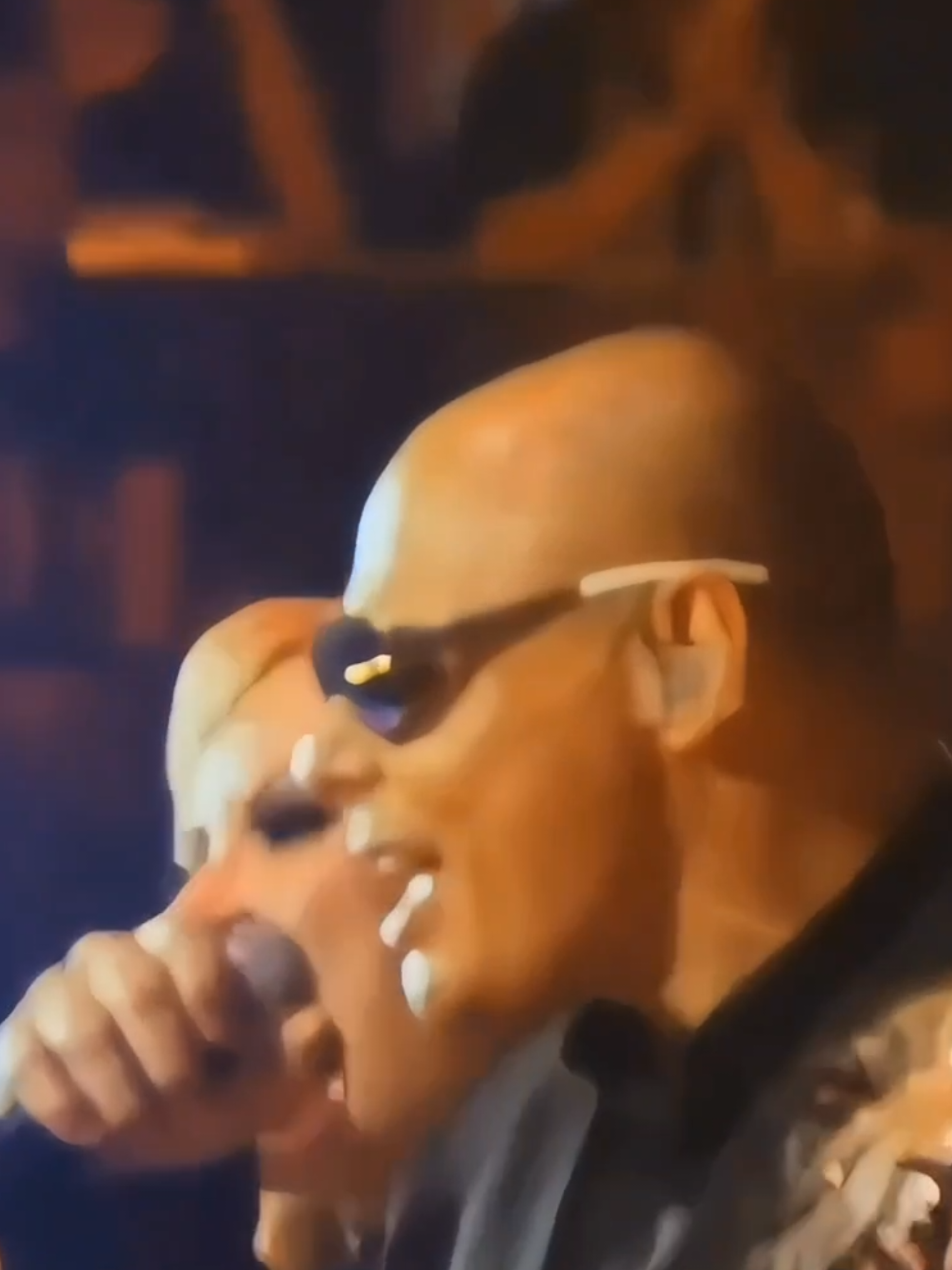 Formas de amor - Caló 🎤🎧🎶 Género(s) Rap · Europop Sin miedo Es el título del cuarto álbum de estudio grabado por el grupo mexicano de rap Caló. Fue lanzado al mercado por la empresa discográfica PolyGram Latino el 7 de febrero de 1995. El álbum Sin miedo fue producido por Christian de Walden y co-producido por Max di Carlo. De este álbum se desprenden los sencillos 