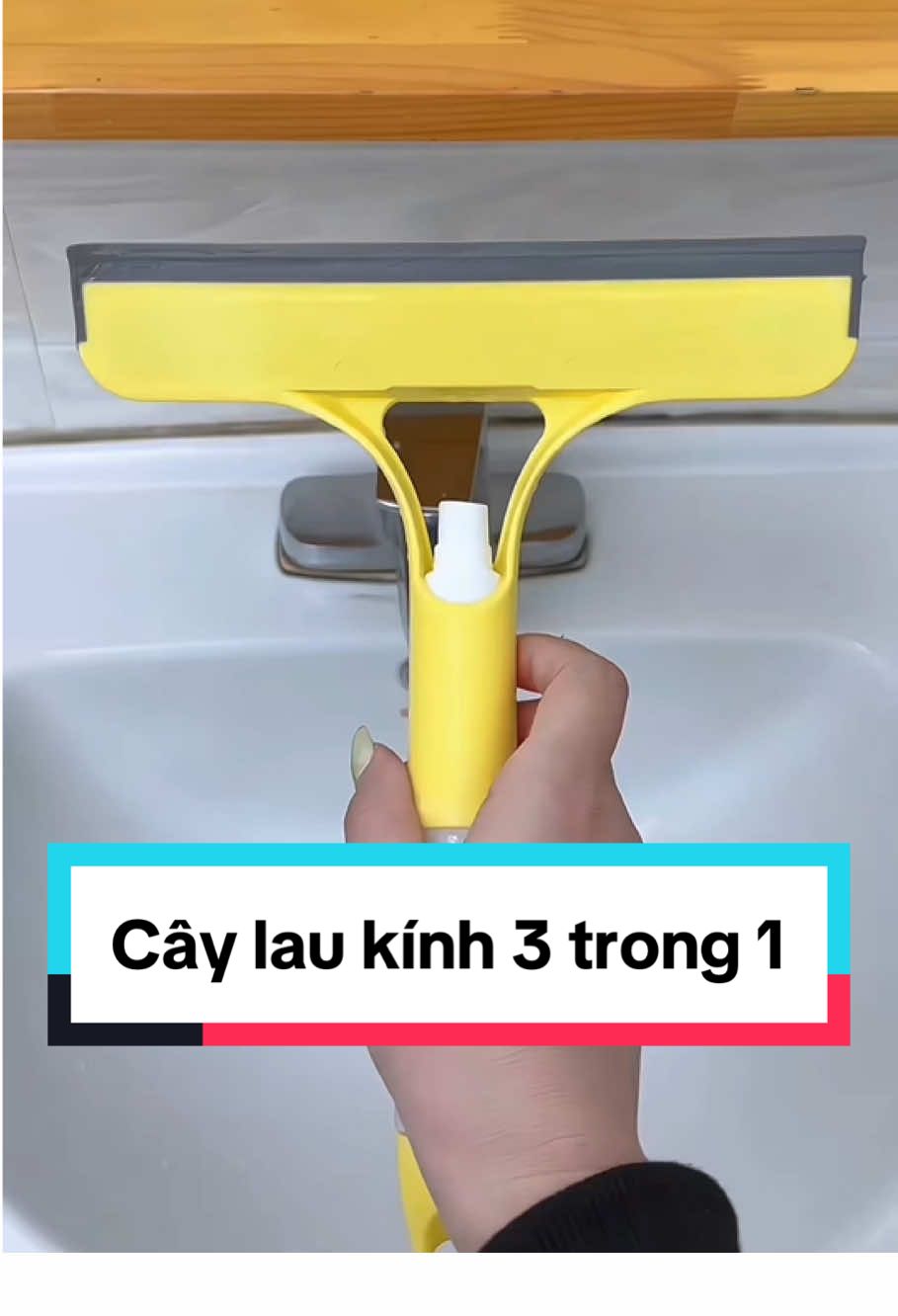Hãy lau cửa kính, gương hoặc tủ kính trong nhà bằng cây lau nhà đa năng 3 trong 1 này. Nó thực sự rất hiệu quả và tiện lợi #giadung #giadungtienich #caylaukinh #caylaukinhdanang #taphoadaudau 