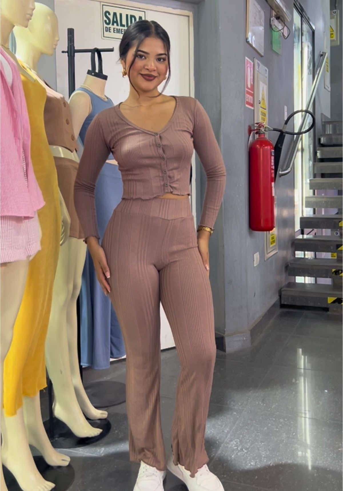 Conjunto Camila ya disponible en tiendas #fyp #xyzcba #viral #moda #gamarra #ventaspormayor #ventasonline #viral_video #tendencia #paratiiiiiiiiiiiiiiiiiiiiiiiiiiiiiii #universidad #ropa #bonitas #jeshy #enviosnacionales #conjuntos #compre #invierno 