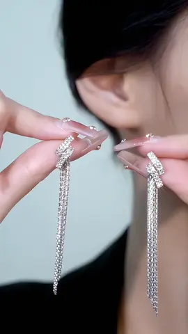 Khuyên tai tua rua thiết kế cá tính nổi bật #thegioikhuyen #bongtai #trangsuccaocap 