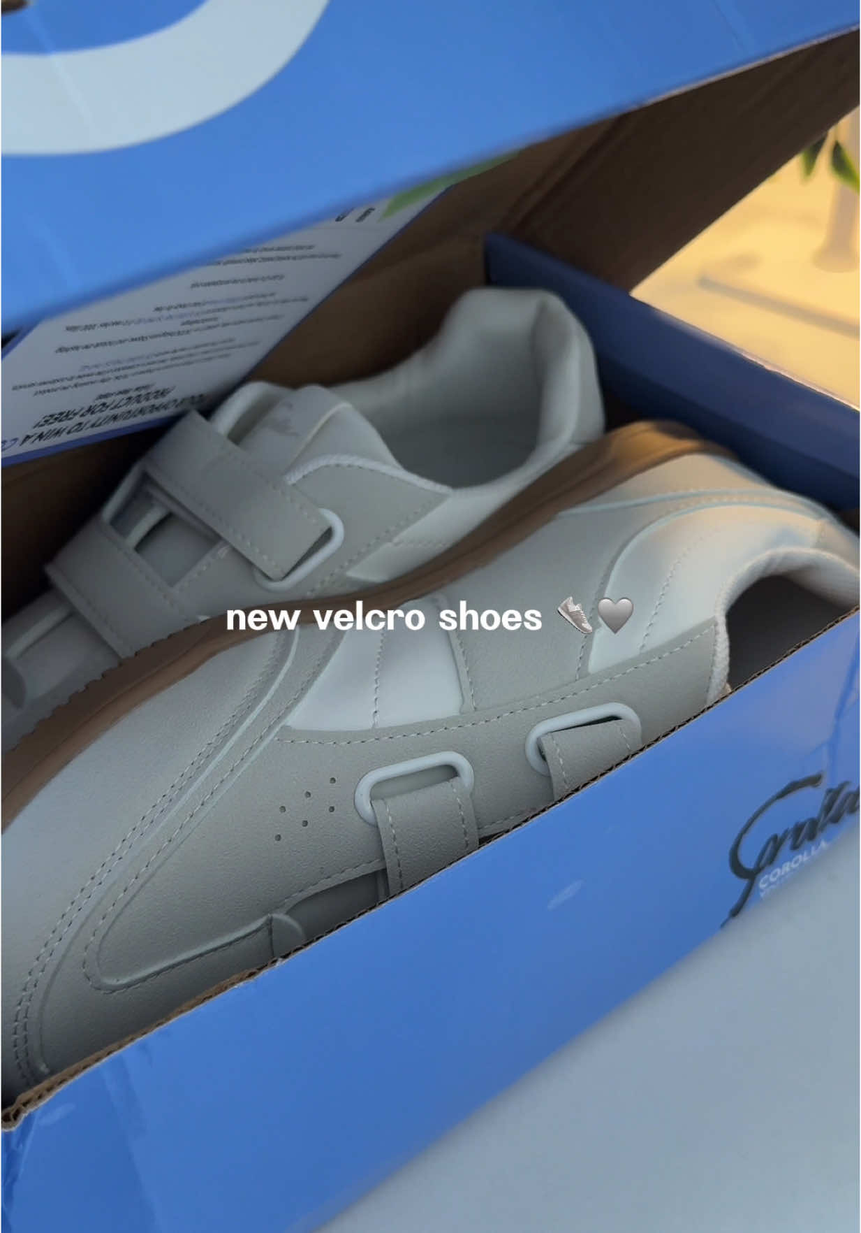 this latest “velcro strap” shoes from Corolla is perfff for daily use 🤩 #corollaph #corollashoes #shoesforwomen #womensshoes #aesthetic #everydayshoes 