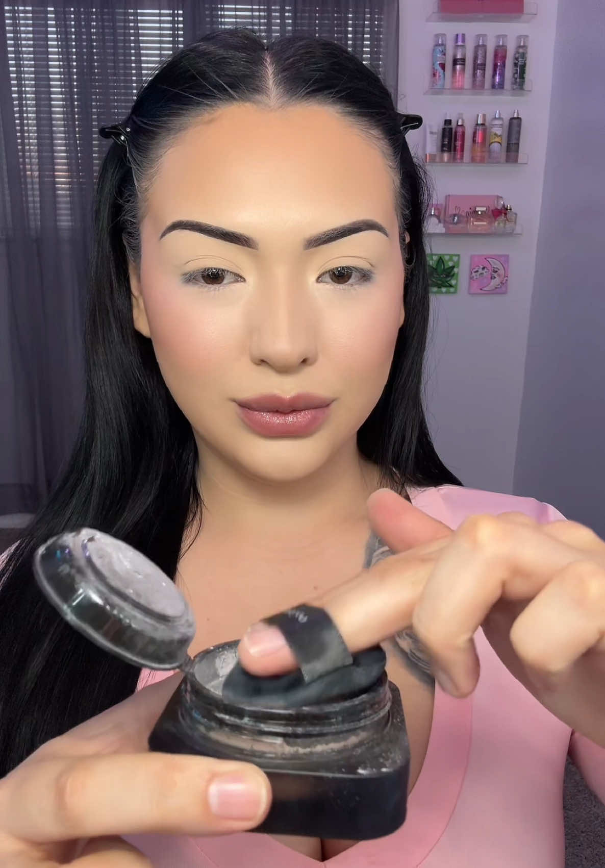 Literally my new favorite powder 💕 @carslan_us #carslanpowder #blurringpowder #settingpowder #waterproofpowder #saigeenterprises 