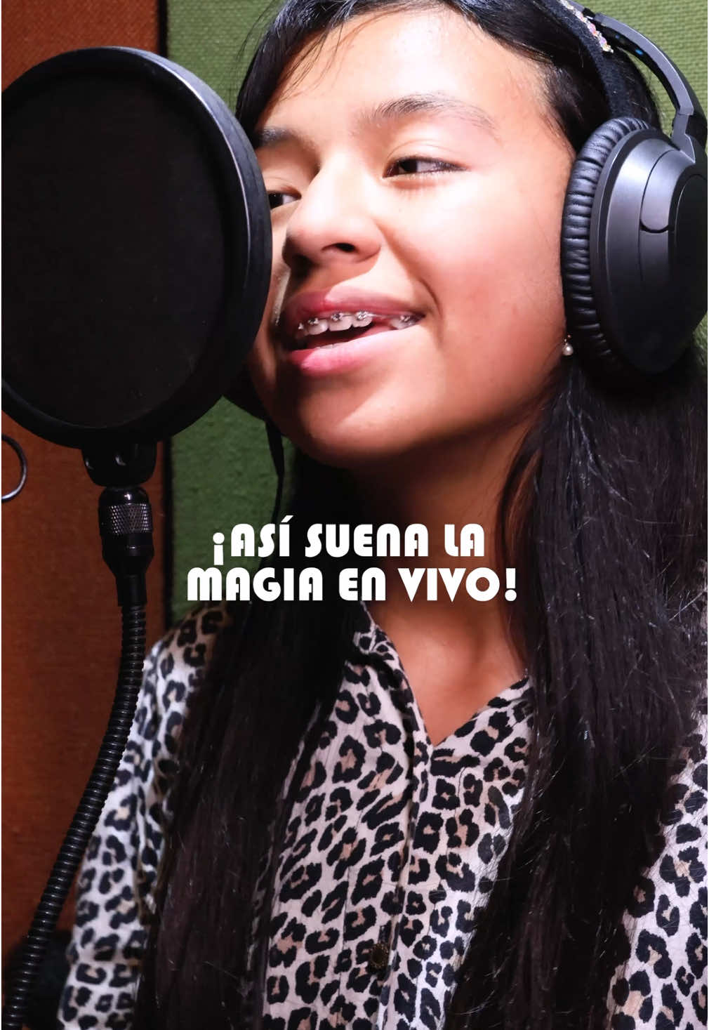 🎙️Agradecida con la Big Band de la Armada de Colombia – Base Naval 6 🎷y el maestro Luis Galindo por invitarme a grabar  y cantar en este hermoso arreglo musical. Es un honor ser parte de esta producción que resalta el valor de nuestra música colombiana. #salsipuedes #bingban #musicacolombiana 