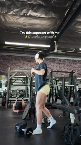 This superset had my glutes on 🔥 Bulgarian Split Squat 10reps on the same leg do B-Stance RDL 10 reps, repeat this superset 4x.  Shorts : @oneractive code | Jocie support 🔗 in bio. If you use my code please dm me so I can personally thank you. 💗🙏🏻  #superset #legdaysuperset #pregnancydiary