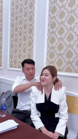 Lúc nào chồng cũng đồng hành cùng vợ #tranngocphuongmai #hanhphuc #nangluong #vochong 