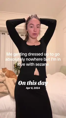 #onthisday hahahaha my roommates cat in the back 