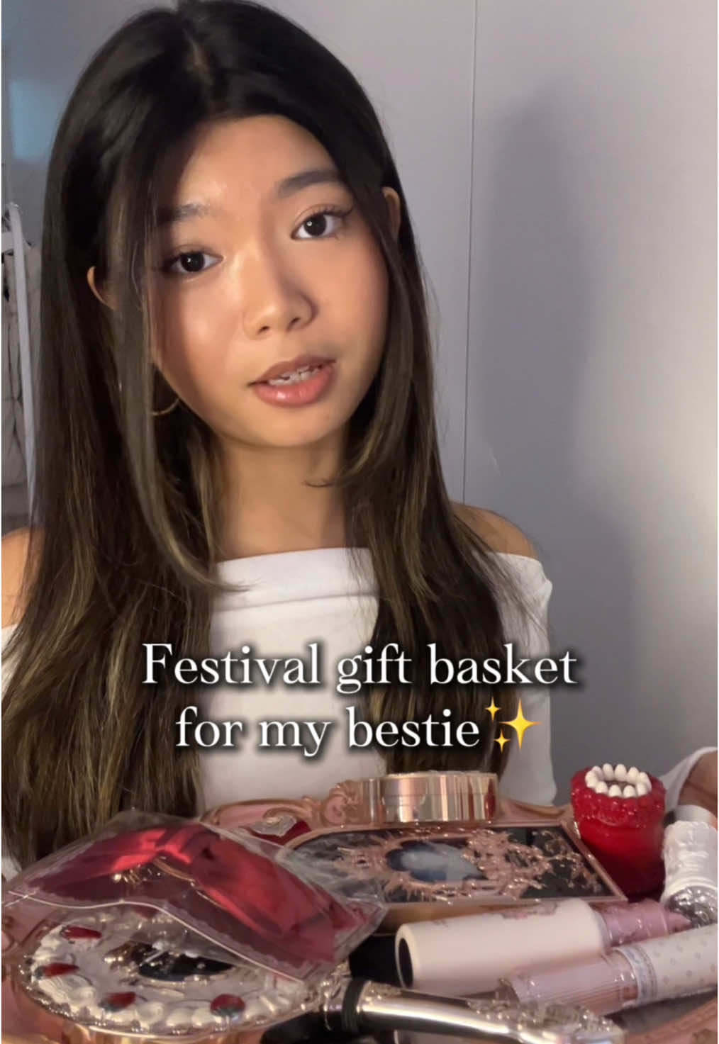 Let’s make a festival gift for my bff🎁✨ @Flower Knows Makeup #fyp #foryou #flowerknows #flowerknowsmakeup #liveyourfairytales #flowerknowshare #musicfestivalmakeup #cochella 