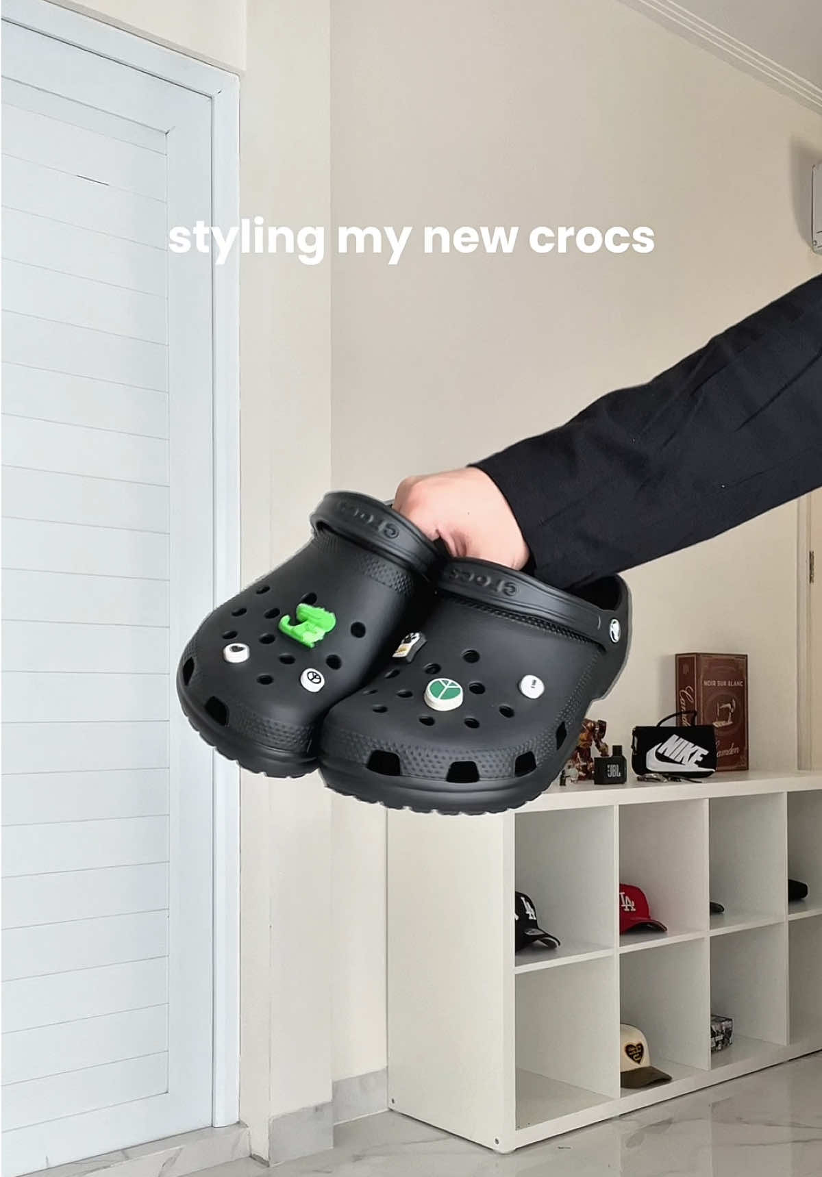 Just me, my Crocs, and a lil bit of style. Crocs sekarang udah buka di Level 21 Mall Bali, langsung cek deh kalo lagi main ke sana! #crocs #crocsina #stylewithcrocs #sepatu #sneakers #outfit #outfitideas #fashion #fashiontiktok #style #fyp #fypシ゚ 