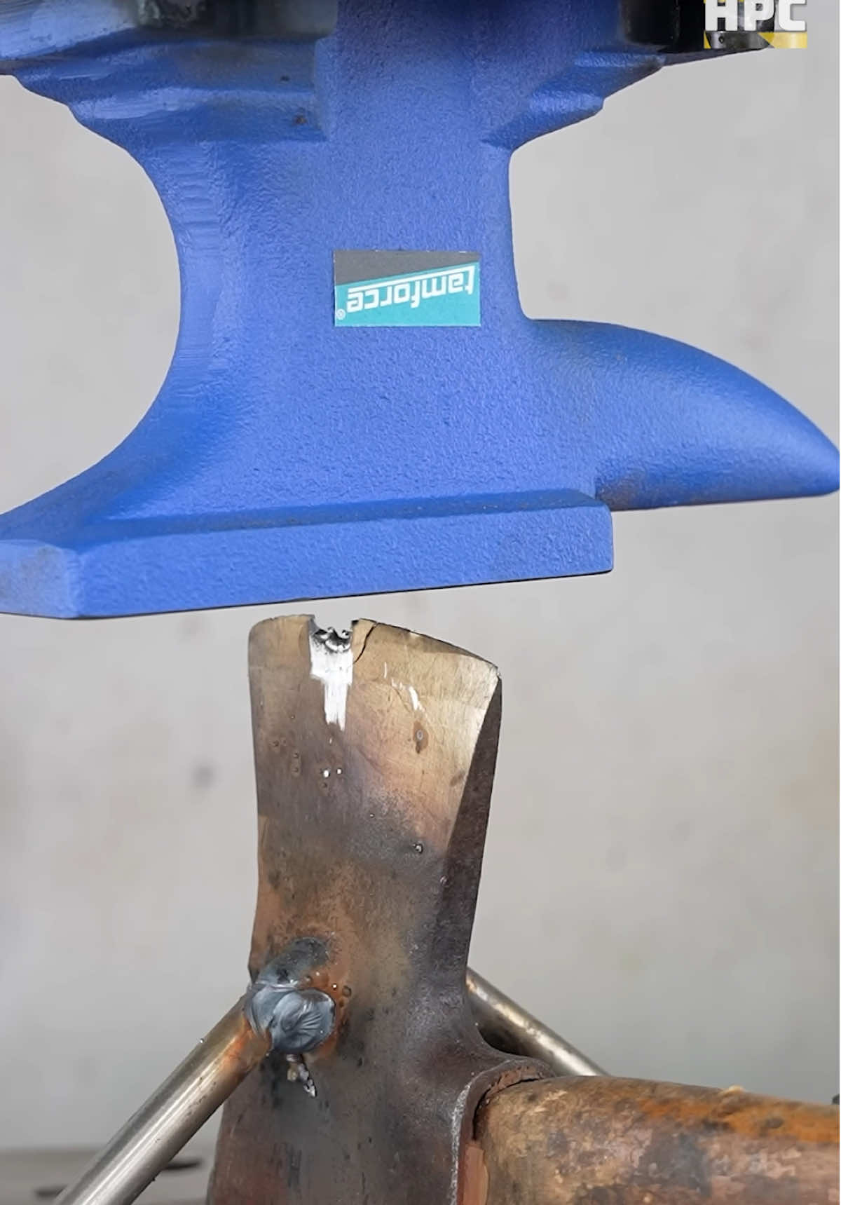 Axe 🆚 Anvil! #oddlysatisfying #asmr #hydraulicpress #crush 