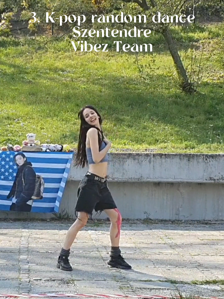 Köszönjük, hogy ennyien eljöttetek a 3. Random Dance-ünkre! Nagyon nagy élmény volt!✨️ 25.04.05. A teljes videó is hamarosan felkerül Youtube-ra! #vibezcoverteam #vibez #randomdance #kpopdance #kpop #kpoprandomdance #2025 #dance #chungha #imready #fyp 