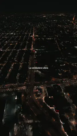 Luces, noche y esa sensación que solo entienden los que han sentido de verdad. Esta es la verdadera vibra. #Delirio #luismiguel #noche #vibes #dronevideo #djimini3 