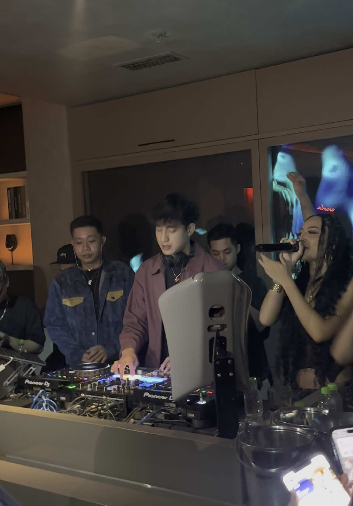 Dj PERRY from Thai Lan😍😍😍 siêu đẹp trai 🤭 Neighbor Hood sgn📍 Liên hệ đặt chỗ 0344.095.084 11 Nam Quốc Cang.Q1 @Minh Hải Zion #dj #djperry #club #sgn #xuhuong #tiktok 