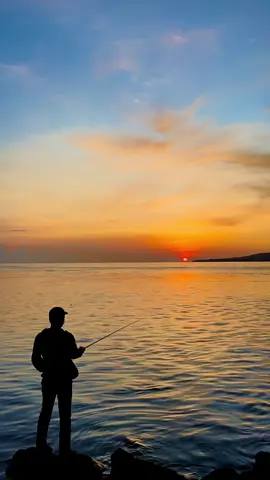 mancing with view 😍 #mancingikan #mancing #fishing #fish #banyuwangi #sunrise #watudodolbanyuwangi #patunggandrungbanyuwangi 