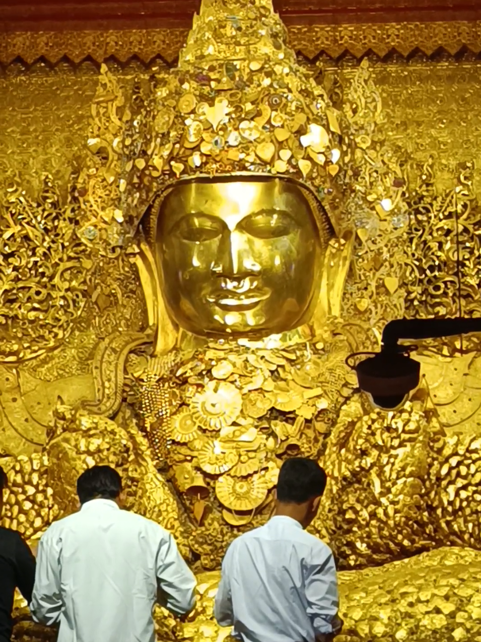 ငလျင်ဒဏ်ကြောင့် မပျက်စီးခင် 2 လပိုင်း ဘုရားကြီးတွင် မဟာပဠာန်းပူဇော်ခဲ့စဉ်က ရိုက်ကူးထားခဲ့သော မဟာမြတ်မုနိရုပ်ရှင်တော်မြတ်ဘုရားကြီးအား ပြန်လည် ဖူးမျှော်ကြည်ညိုနိုင်‌ေစရန်ပြန်လည်မျှဝေအပ်ပါသည်။ ဖူးမျှော်ကြည်ညိုကုသိုလ်ယူနိုင်ကြပါစေ။ သာဓု သာဓု သာဓု🙏 #မဟာမြတ်မုနိရုပ်ရှင်တော်မြတ်ကြီး🙏🙏🙏🙏🙏  #မှတ်ချက် မှတ်တမ်းတင်ထားခြင်းမျှသာဖြစ်ပါသည်။