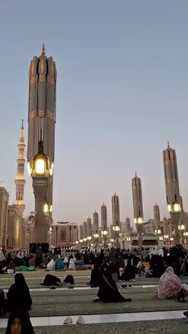Salah satu momen yang ditunggu-tunggu kalau lagi di masjid Nabawi.. #nabawi #nabawimosque #prophetmuhammad #madina #madinahalmunawaroh 