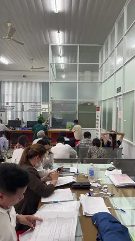 Văn phòng đăng kí đất đai Dĩ An đông nghẹt 