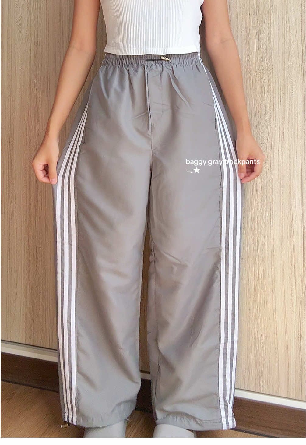 baggy fit three stripes gray trackpants #graypants #trackpants #sweatpants #runningpants #pantsforwomen #baggypants 