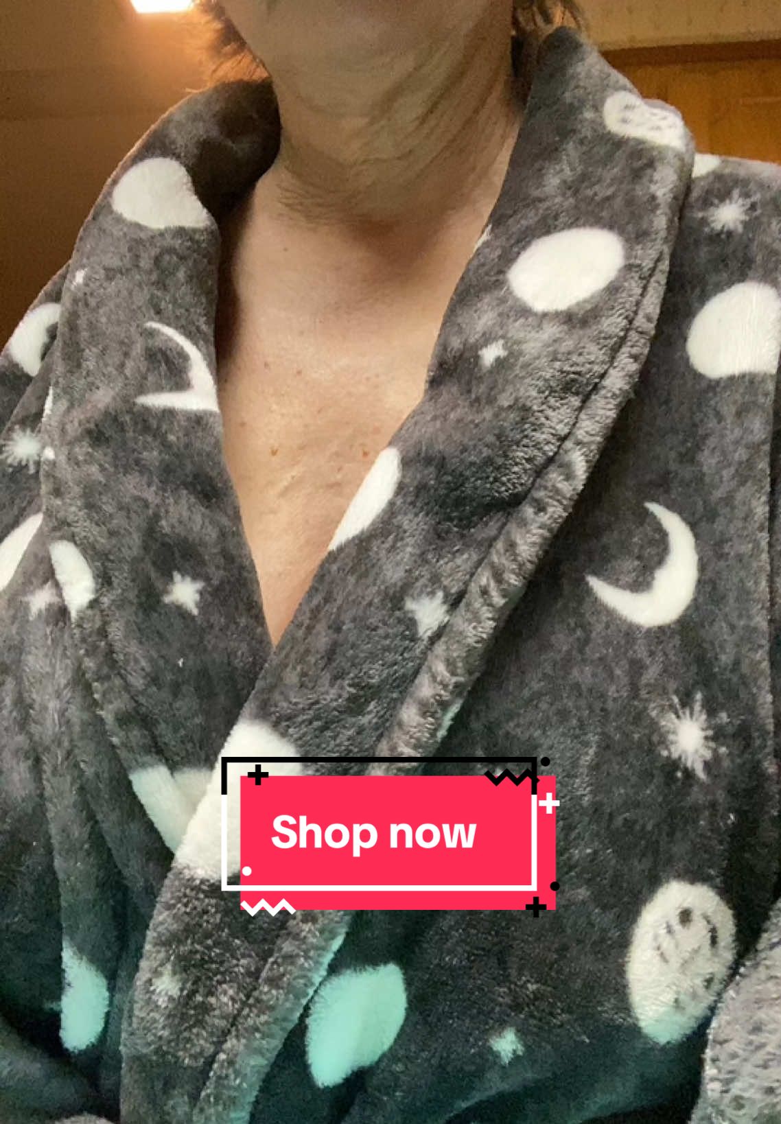 It’s a perfect nightlight and acent diffuser packaging is beautiful and worthy of gift giving. Includes oil and salt rocks glass and light base. Available here on TikTok. 