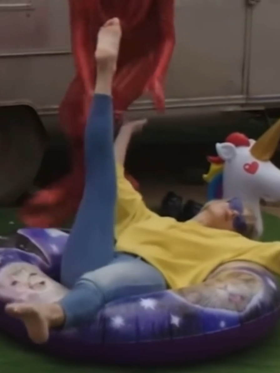 Taylor swift  #barefoot 