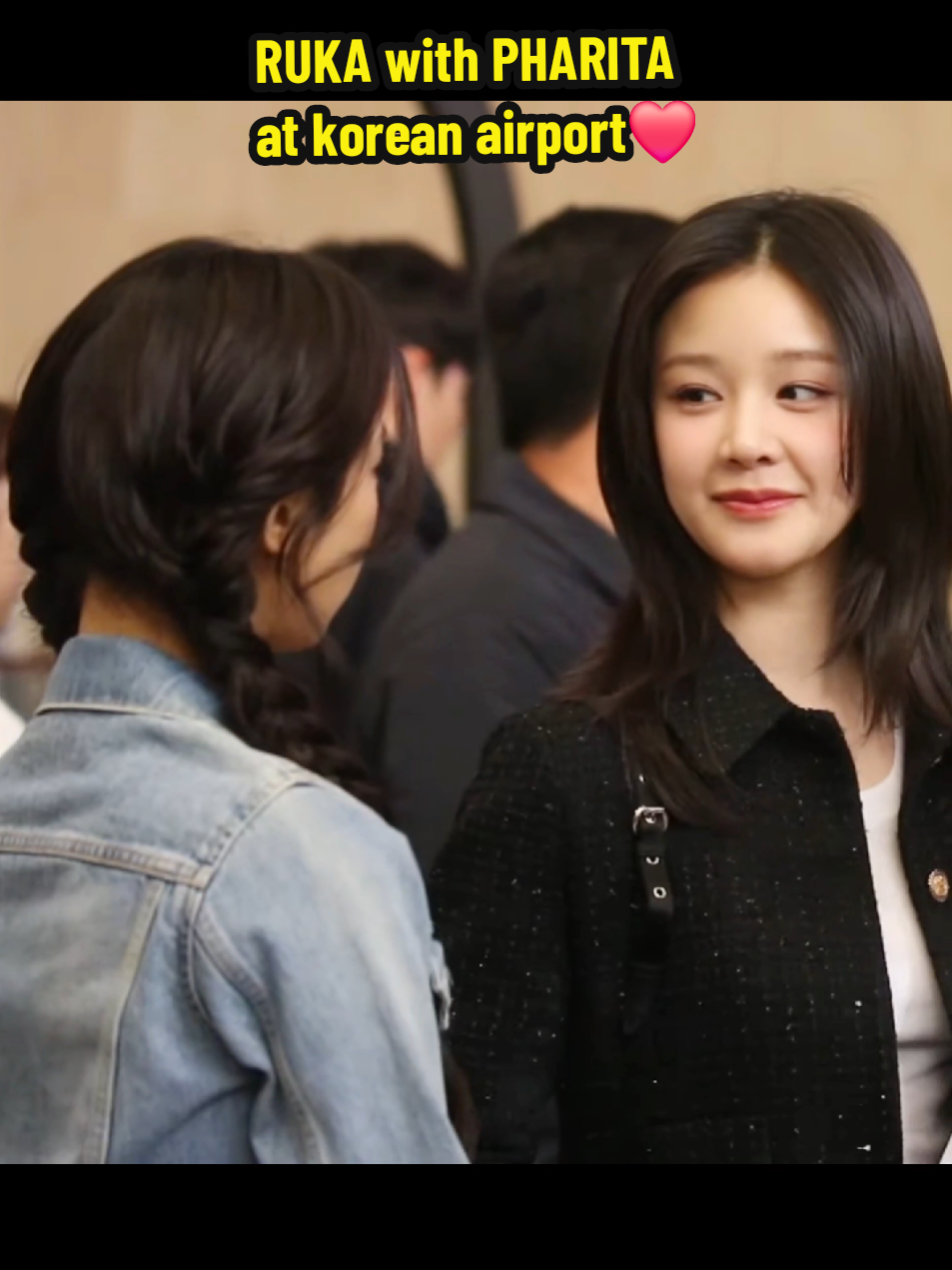 Their smile😩❤️ RUKA with PHARITA at korean airport. Thank you Riri, you have teased my Ruka 😆 _ Babymonster airport fashion 베이비몬스터 공항, 베이비몬스터 루카  babymonster ruka pharita airport _  #RUKA #PHARITA #RUPHA  #BABYMONSTER #루카 #베이비몬스터 #babymonsteryg #YG