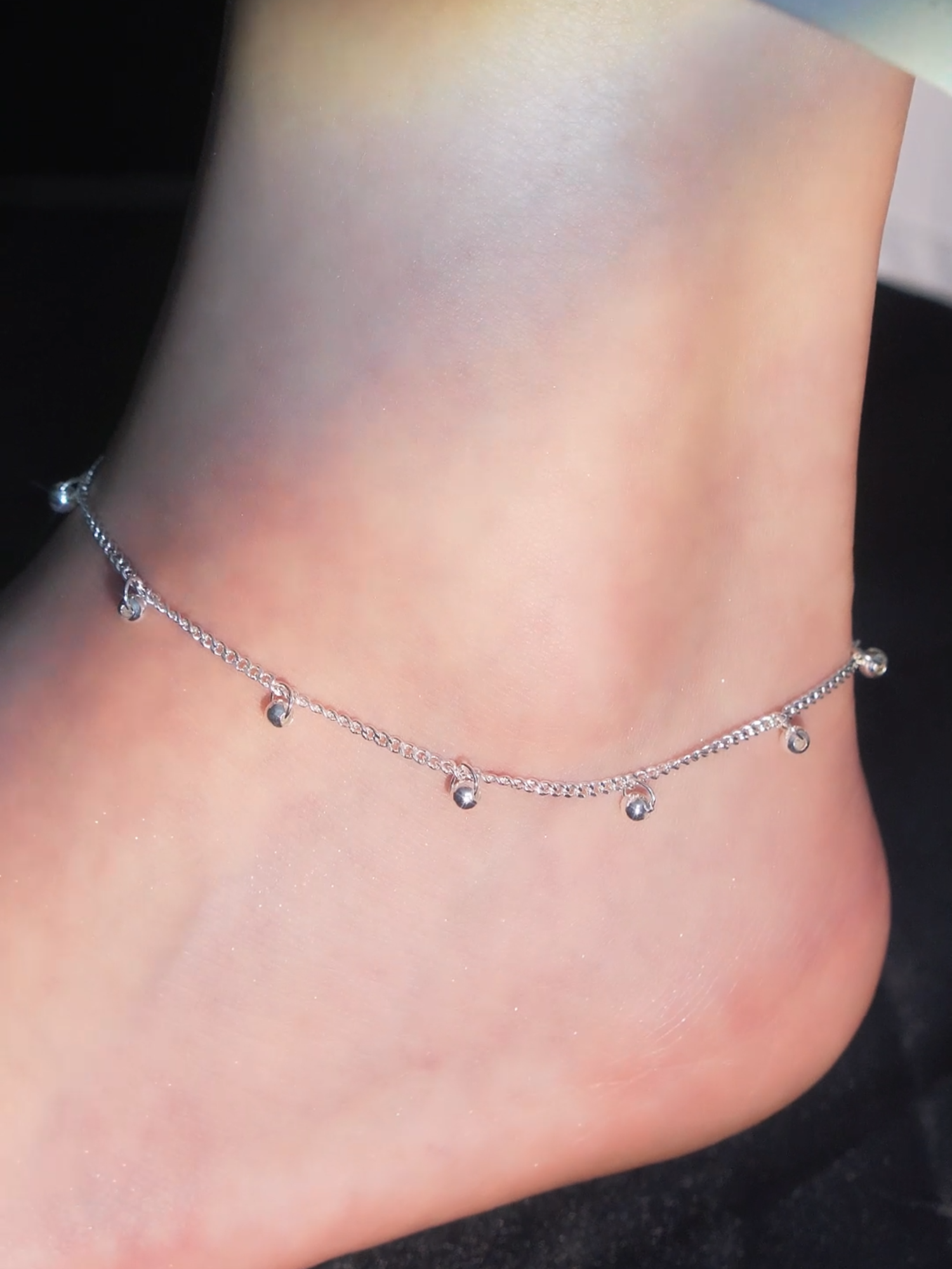 Nhỏ xinh, basic mà đáng yêu hết nấc là lắc chân sợi đan dày dặn mix charm chuông của TLEE💫#tleejewelry #lactaybactlee #daychuyenbactlee #nhanbactlee #khuyentaibactlee #lacchanbactlee #nhandoibactlee #trangsucbac