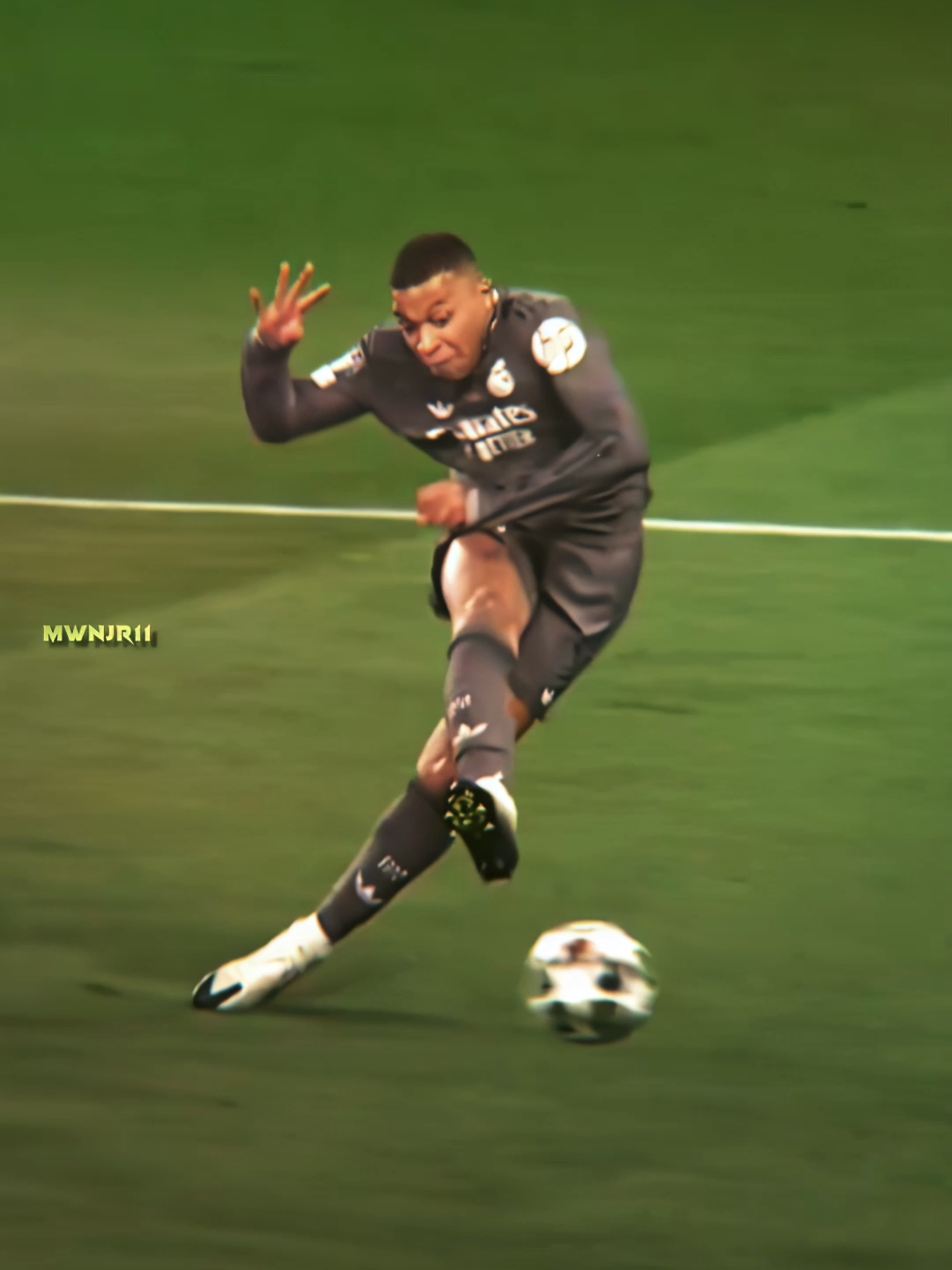 Iconic Shoot Pose Mbappe #kylianmbappé #realmadrid #fypage #fypp #footballtiktok