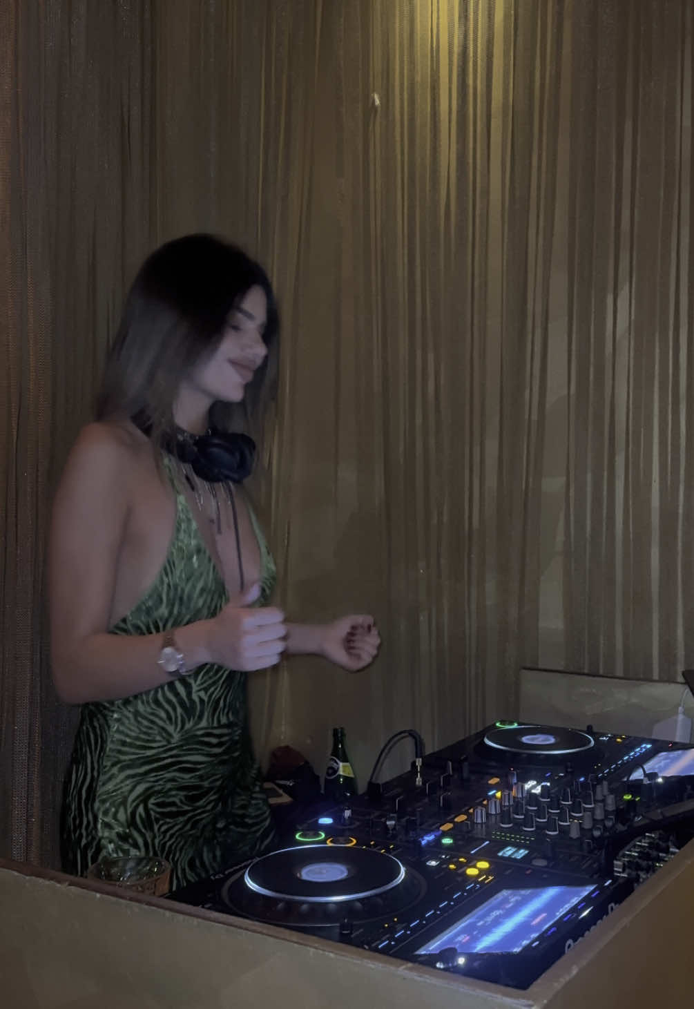fun time at #matignon  - #pranamusik #france #dj #djlife #femaledj #music #dance #afrohouse #paris #foryoupage #fyp #ForYou #Viral #TrendingNow #Party #goodvibes #girls 
