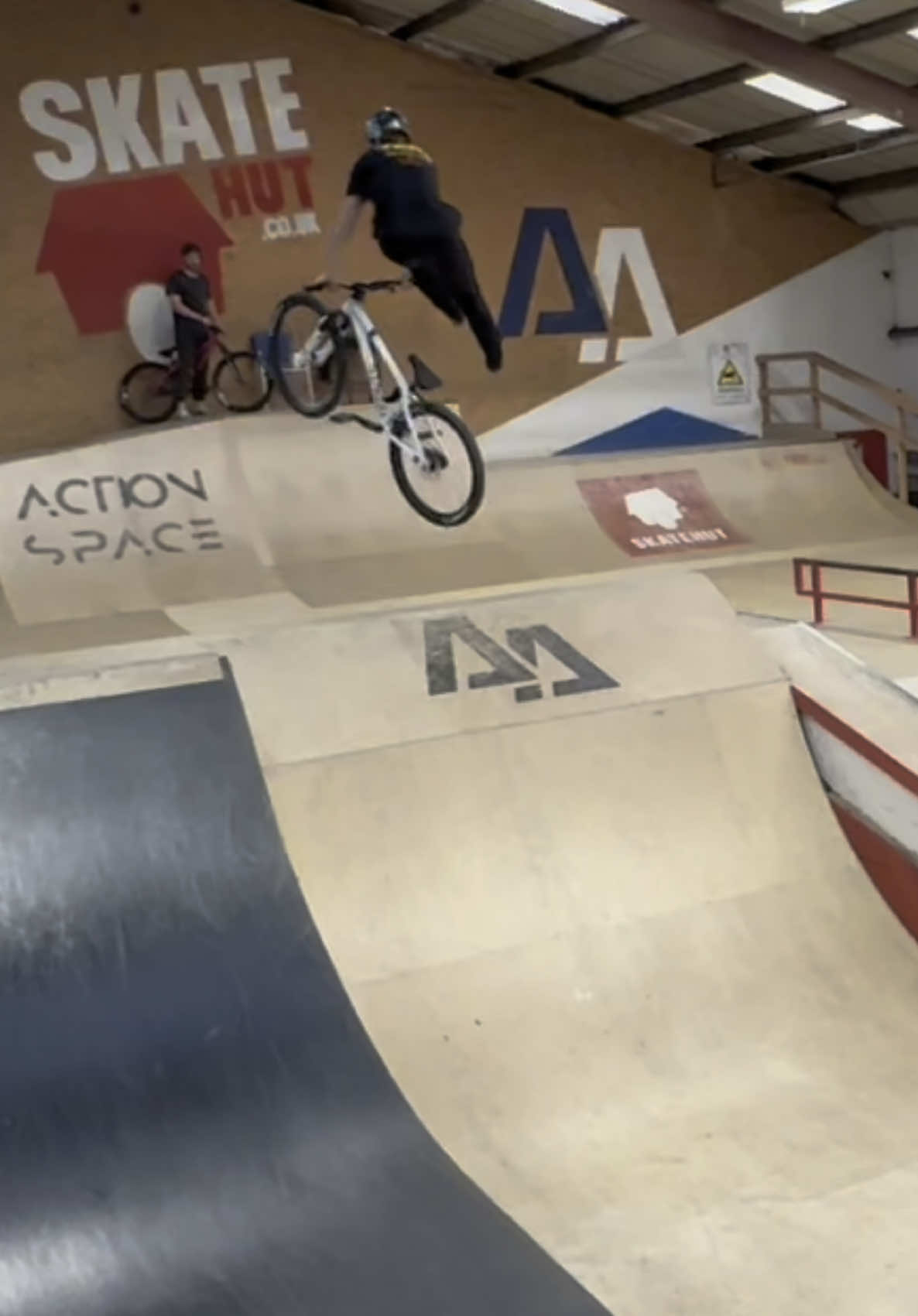 England Reste #mitdenboys #mtb #skatepark #Bike #session #sports #nsbikes #goodvibes #stunts #trip #urlaub #roadtrip #england #corby 