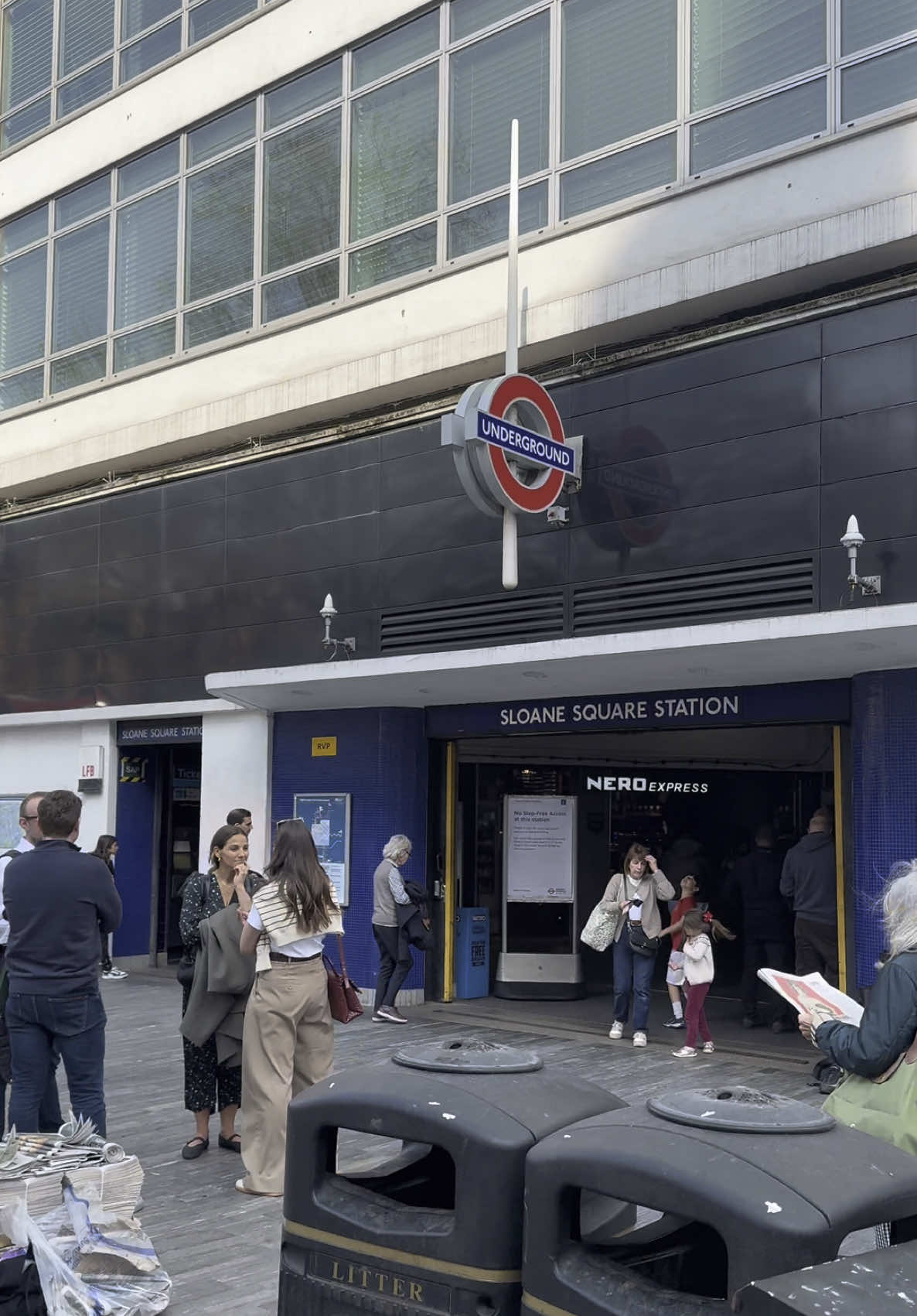 London Underground 🇬🇧 Slone Squad station, SW1