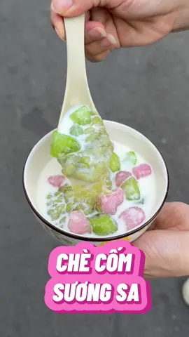 Chè cốm sương sa hạt lựu. Trời ơi e thề viên sương sa hạt lựu to như này các chị ko thể tìm thấy ở đâu đâu ạ. To giòn khủng luôn. Chè cốm sương sa e đã mở bán tại 2 cs mẫu 113 Xã Đàn - HN và 107 Nơ Trang Long - HCM
